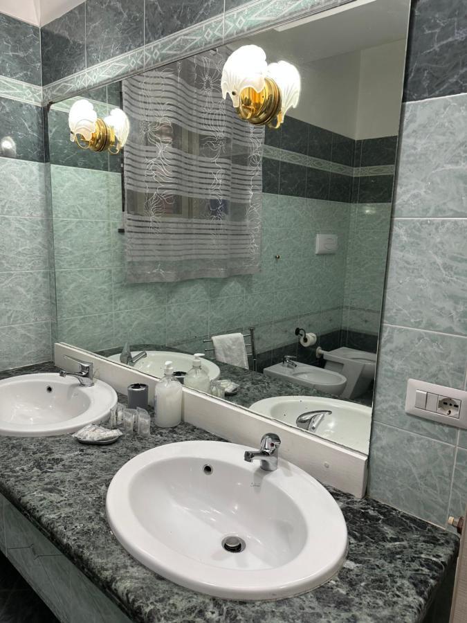 A Due Passi Dal Mare Bed & Breakfast กาตันซาโร ภายนอก รูปภาพ