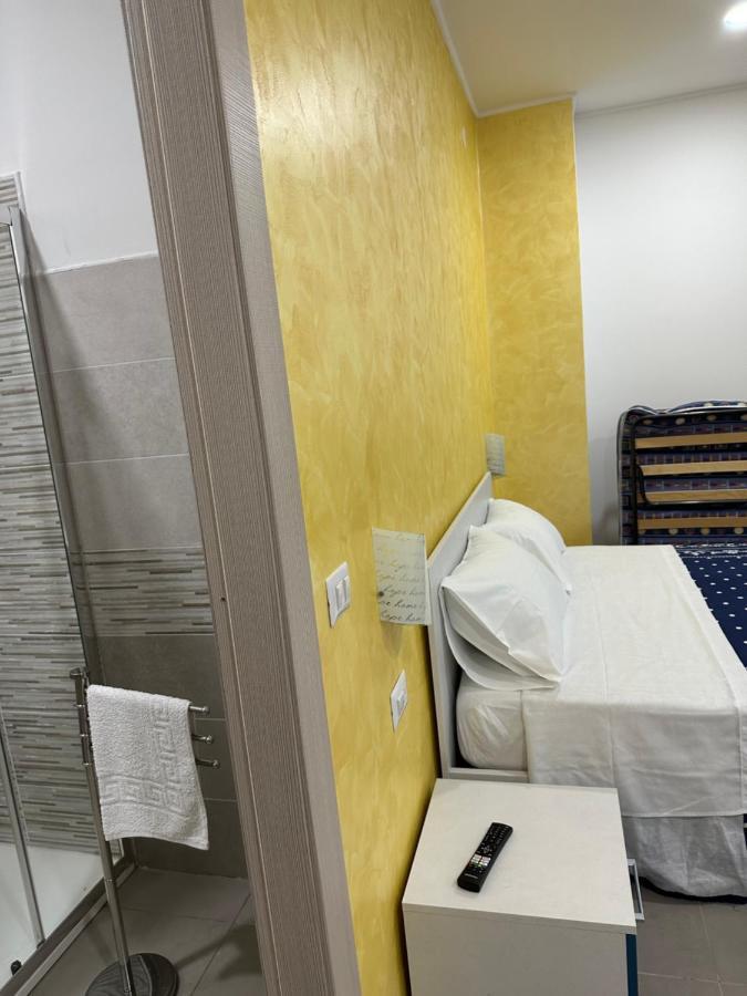 A Due Passi Dal Mare Bed & Breakfast กาตันซาโร ภายนอก รูปภาพ