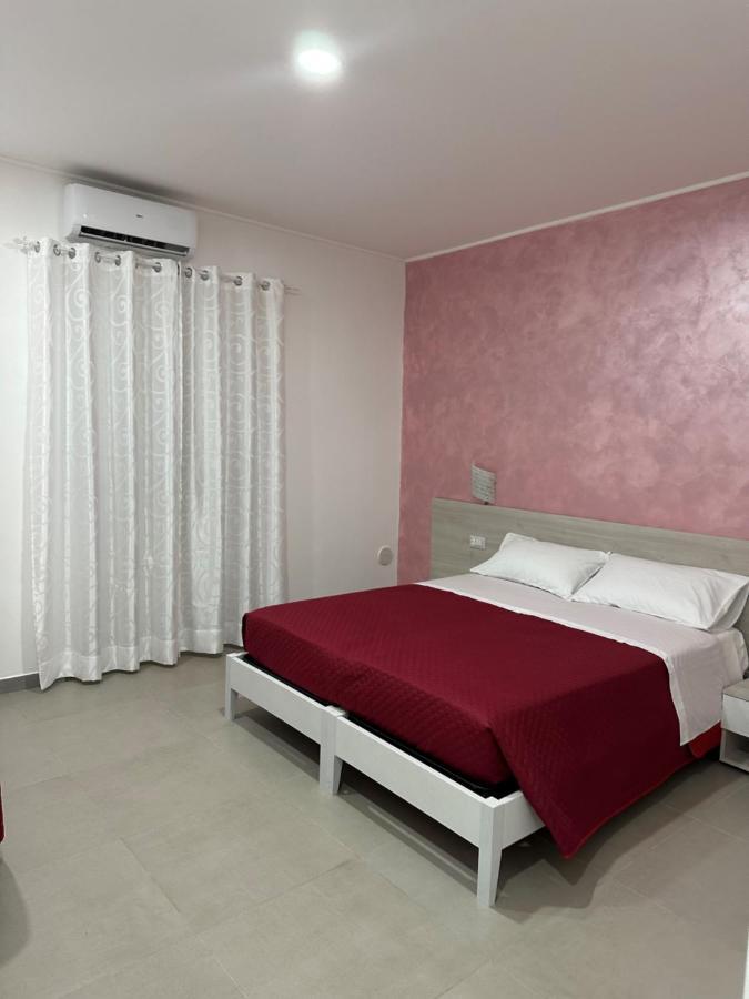 A Due Passi Dal Mare Bed & Breakfast กาตันซาโร ภายนอก รูปภาพ