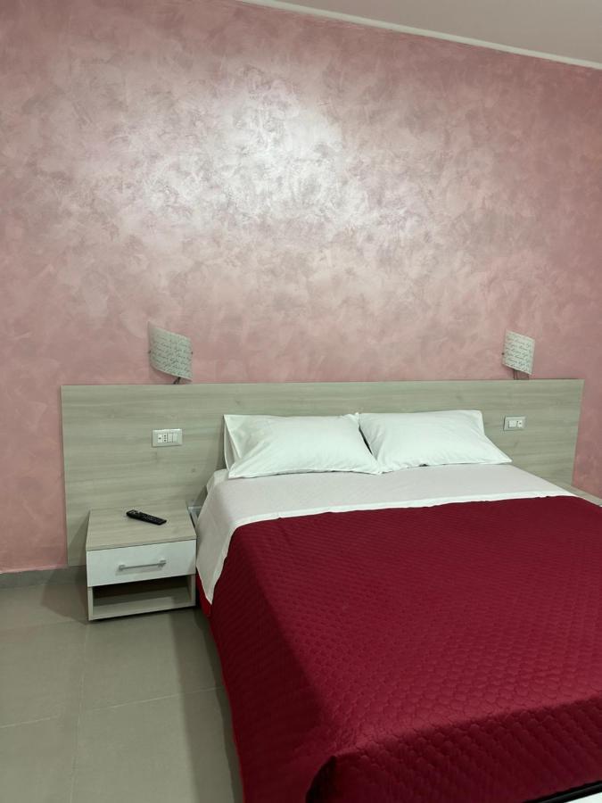 A Due Passi Dal Mare Bed & Breakfast กาตันซาโร ภายนอก รูปภาพ