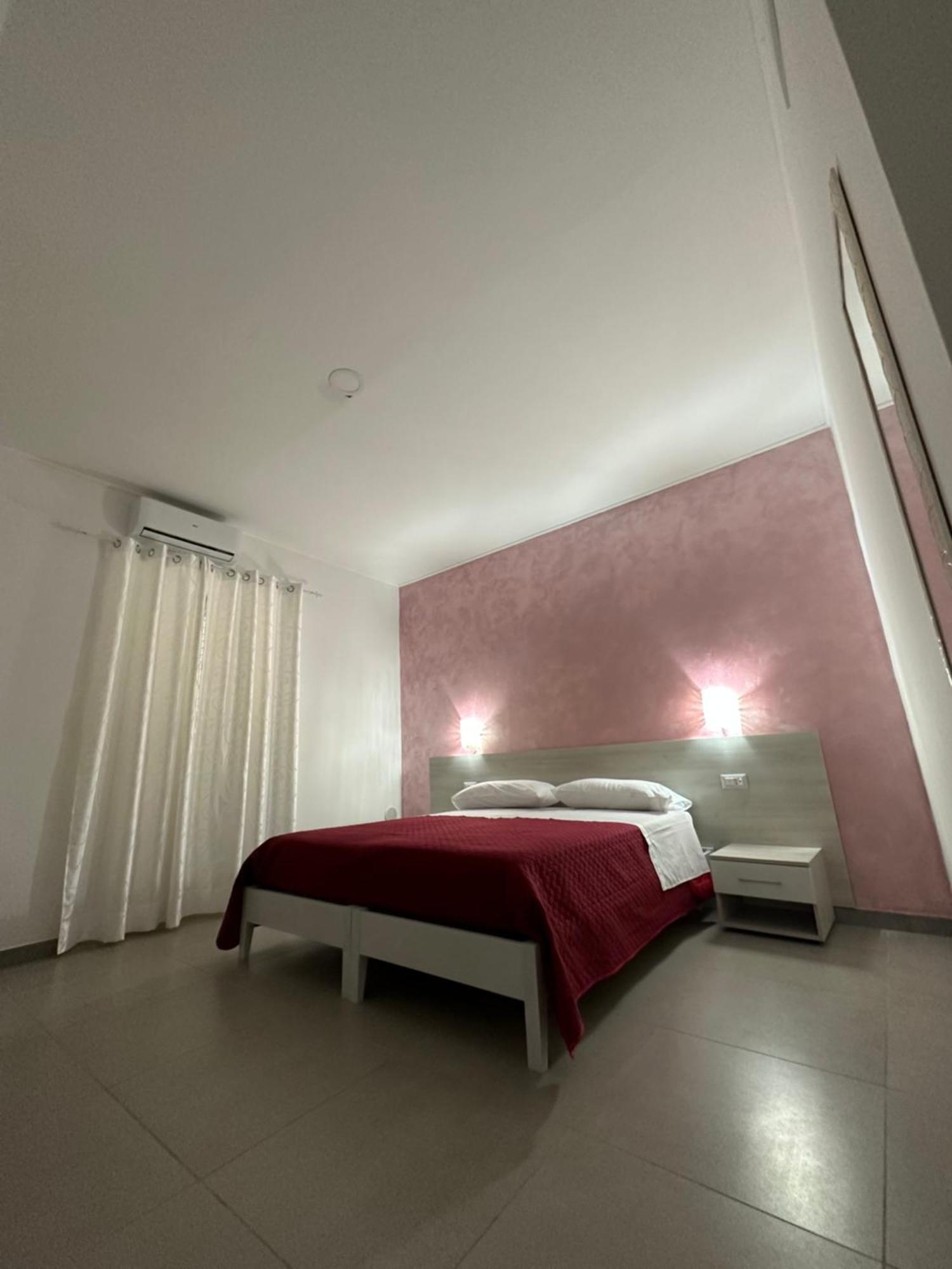 A Due Passi Dal Mare Bed & Breakfast กาตันซาโร ภายนอก รูปภาพ