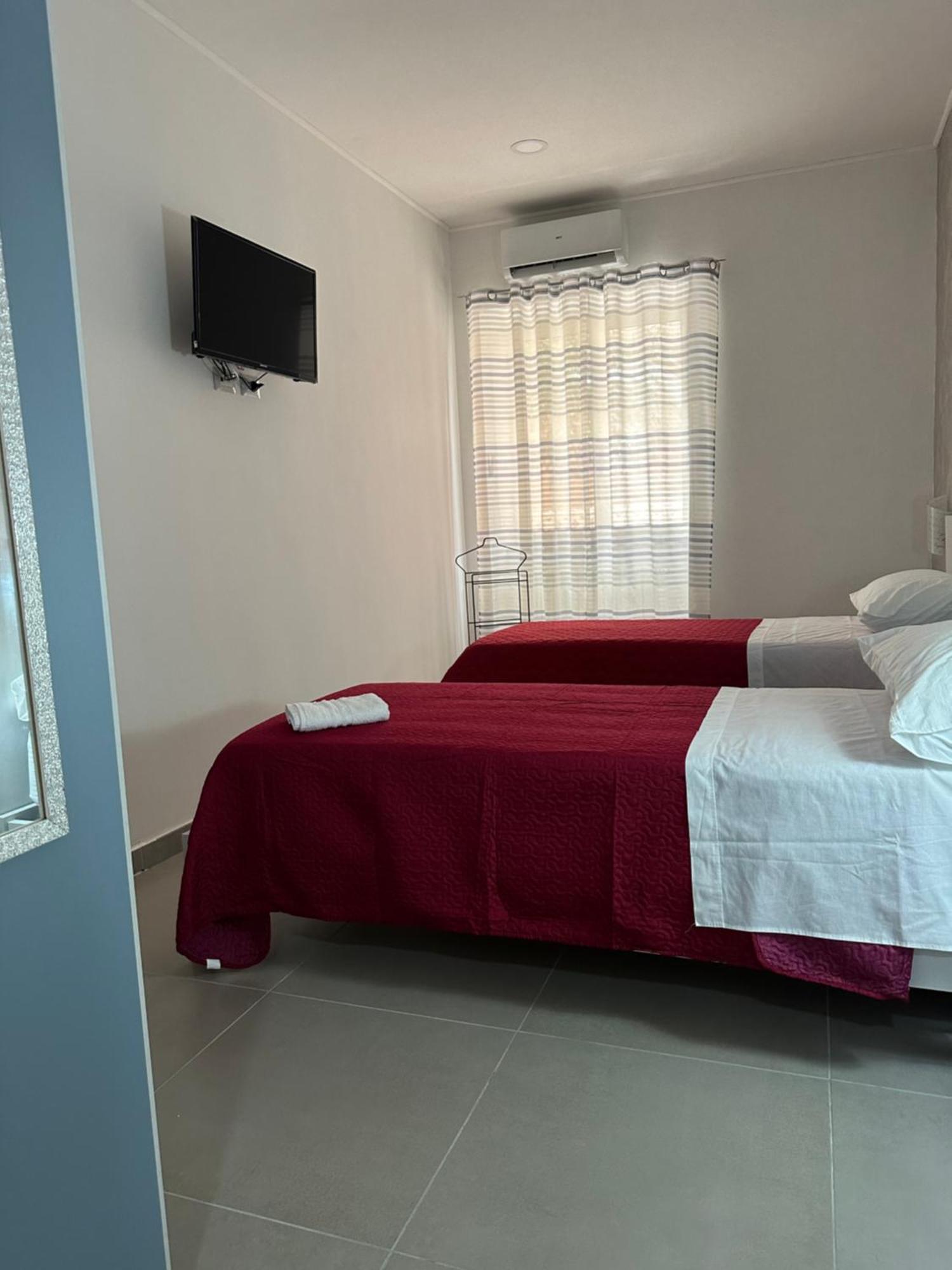 A Due Passi Dal Mare Bed & Breakfast กาตันซาโร ภายนอก รูปภาพ