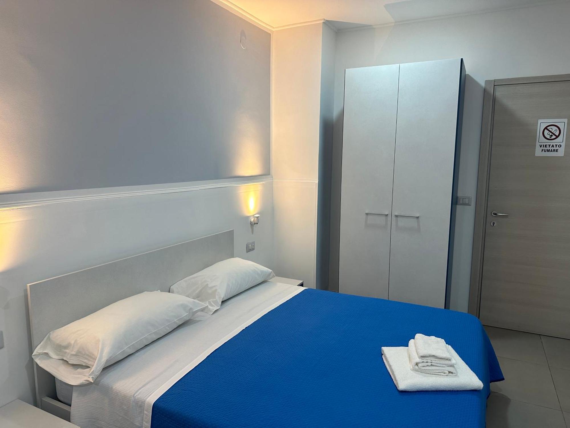 A Due Passi Dal Mare Bed & Breakfast กาตันซาโร ภายนอก รูปภาพ